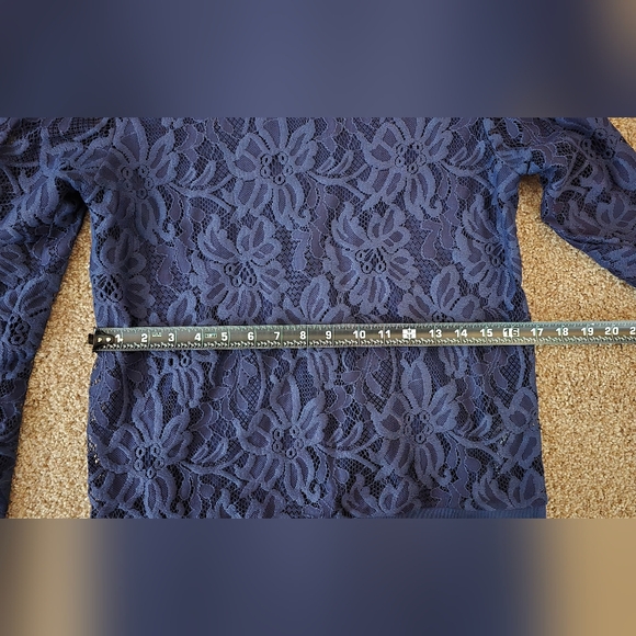 Forever 21 Blue Lace front Long Sleeve Top, size small - Picture 6 of 7